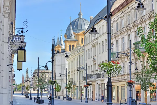 Piotrowska – רחוב ייצוגי של לודז'. אחת משדרות הקניות הארוכות באירופה
